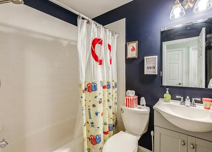 Coastal Gem - 1 Mi To Jolly Roger: Family Friendly Holiday home